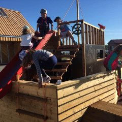 Kihnu harbour market: local food and crafts