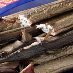Kihnu harbour market: local food and crafts